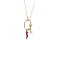 pendente in argento 925 dorato con moschettone apribile con cornetto portafortuna smalto fuxia e stellina pavé con zirconi
lunghezza collana cm45 EDOM