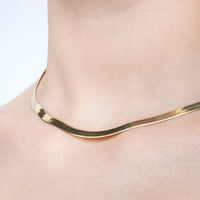 girocollo maglia schiacciata in argento 925 dorato
lunghezza cm 40 con allungo cm 45 EDOM